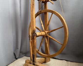 Hand made Wooden Spinning Wheel  Оld Pedal Mechanism Spinning Tool Vintage Machine Farmhouse decor Vintage sharm Gift for her