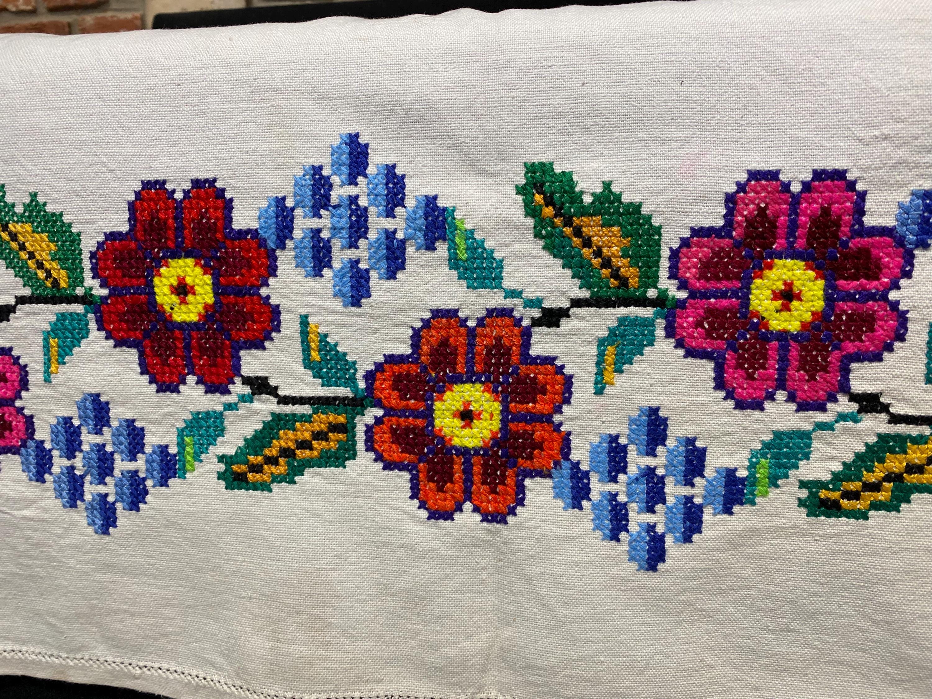 手刺繍のウクライナ製ベッドシーツ アンティーク刺繍の飾り布 リネン 