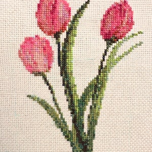 Patrón de tulipanes rosados para bordado, diseño floral de bordado, patrón de bordado DIY, gráfico de punto de cruz de flores de primavera, idea de regalo artesanal