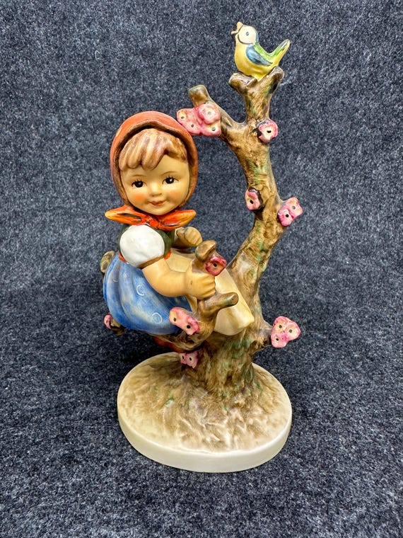 k720 Goebel ゲーベル フンメル人形 アップルツリー 木に登る少女 鳥 フィギュリン 飾物 Yahoo!オークション - Goebel ゲーベル社 フンメル人形 #141&frasl;1 Apple t