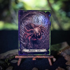 Insecte 1/1, créature multicolore Noir Vert, jeton SURGE MTG foil