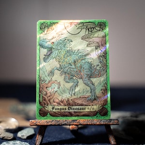 Pilz-Dinosaurier */* , grüne Kreatur, MTG-Foil-SURGE-Spielstein - Der Schädelsporen-Nexus