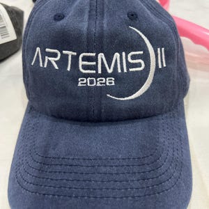 Broderad Artemis II-keps 2026, rymduppskjutningskeps, raketprogramkeps