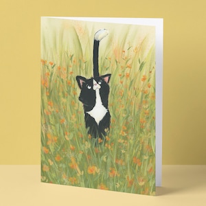 Carte de voeux d'un chat dans un champ de fleurs. Carte avec chat et fleurs jaunes, carte d'anniversaire, carte imprimée de haute qualité, à partir d'illustrations originales