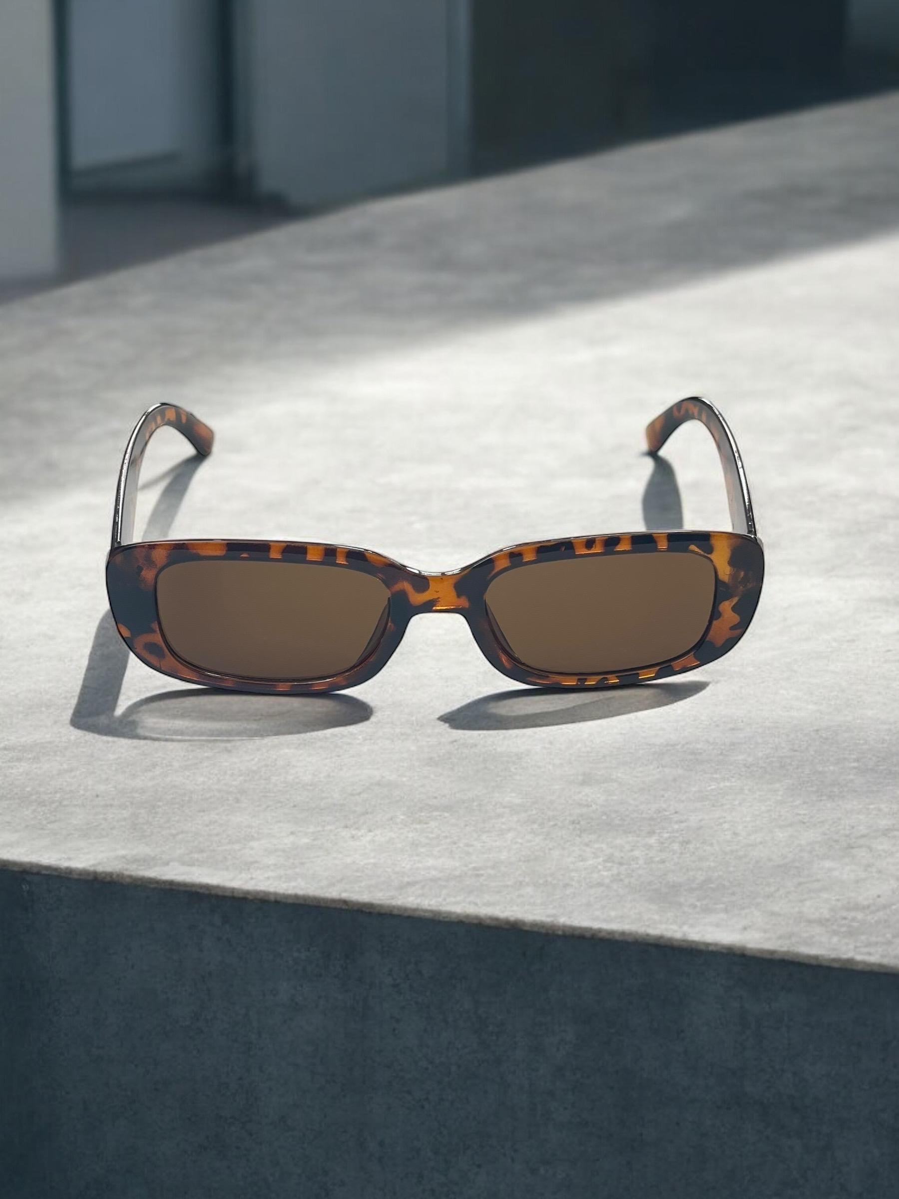 小物 GUCCI sunglasses vintage y2k oval BLK Gucci oval sunglasses vintage - Gem
