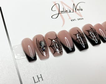 Spinnenwebpers op nagels: korte kist, french tip, handgeschilderde set van 10