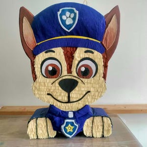 Piñata ispirata a 'Chase' – Decorazione di compleanno a tema Patrulla Canina per feste di bambini