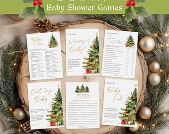 Peut inclure: Ensemble de six cartes de jeux pour une baby shower sur le thème de Noël. Chaque carte présente une illustration d'arbre de Noël à l'aquarelle avec du texte doré. Les cartes sont disposées sur une tranche de bois avec des décorations festives.