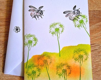 Grußkarte - farbenfroh - mit Stempelfarbe gemalt mit süßen kleinen Bienchen und Pusteblumen - individuell handgemacht