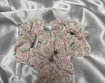 hand made scrunchie | scrunchie | elastiek | haar | haar elastiek | elastiekjes | haar elastiek | dames | dame | makeup | make-up