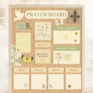 Op de afbeelding: Een kurkboard met een groen en beige thema, met een gebedsbord met secties voor gebedsverzoeken, beantwoorde gebeden, schrift en persoonlijke categorieën zoals mezelf, familie, gezondheid en rijkdom. Het bord is versierd met vlinders, bloemen en een kruis.