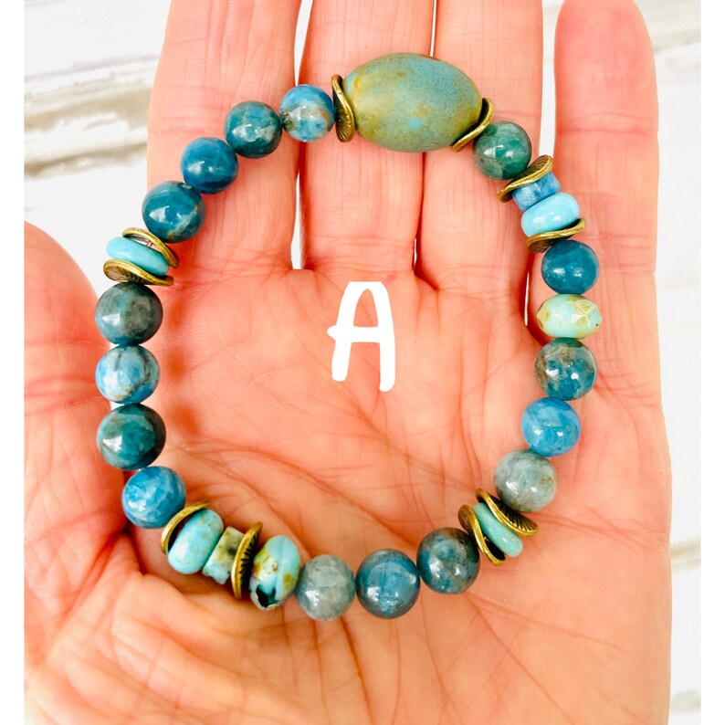 Trío de pulseras de cuentas mixtas de color verde azulado y latón, pulsera de cuentas checas de apatita, pulseras de cuentas azules, elegancia terrosa, Boho Chic, bonita, OOAK A