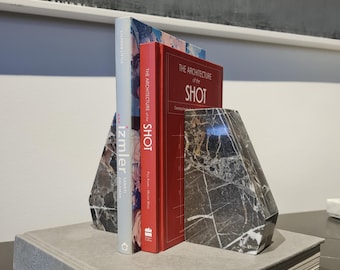 Marmeren boekensteunset: boekenplankdecor natuursteen