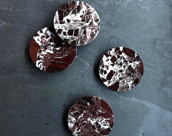 Set di sottobicchieri in marmo Rosso Levanto: decoro in pietra naturale rosso ciliegia