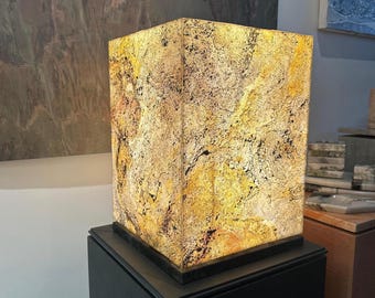 Kubstensbordslampa: Modern marmorbas, arkitektonisk belysning