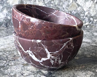 Handgjord Rosso Levanto marmorskål, travertinstensfat, smyckeshållare, dekorativ accent (12 x 6 cm)