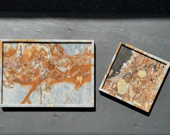 Deep River marmorbricka, blågrå naturstensbricka, sminkbricka i rost och grå sten, lyxig heminredningsgåva, designerstensfångst