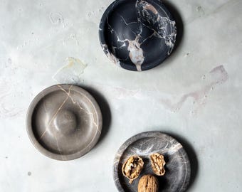 Ringfat i naturlig marmor, smyckestallrik i sten, runt underlägg, skrivbordsdekoration