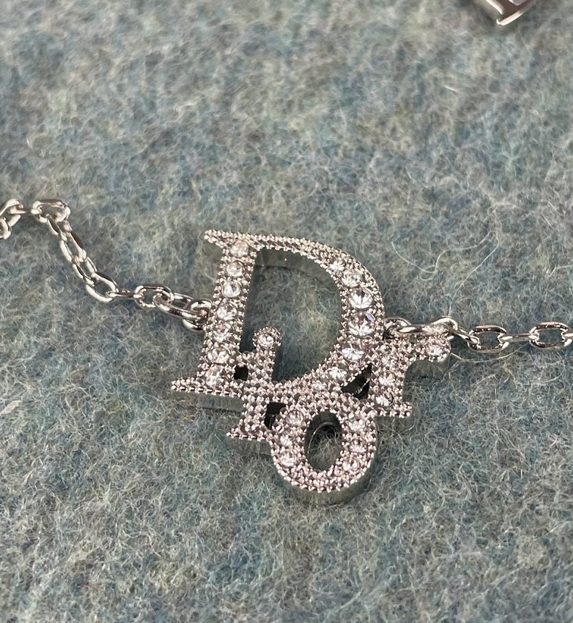 Dior necklace pendant deals