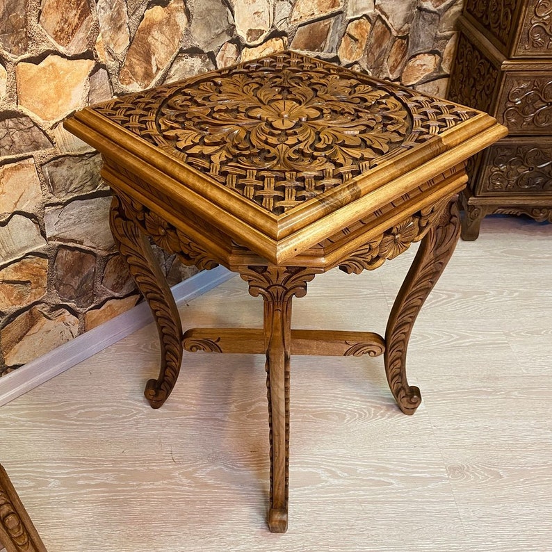 Coffee table walnut tableunique end tableside tablewooden tablerustic tablecarving table zdjęcie 1