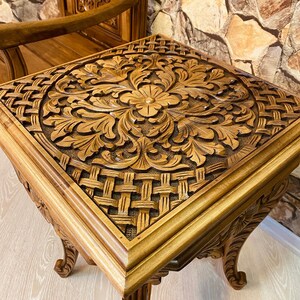 Coffee table walnut tableunique end tableside tablewooden tablerustic tablecarving table zdjęcie 3