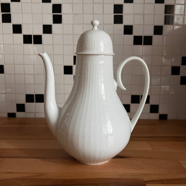 Rosenthal Romanze in Weiss porcelain coffee pot by Bjorn Wiinblad