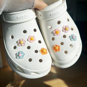 Small Pastel Flower Shoe Charm Set | Clear Transparent Flowers Charms Set