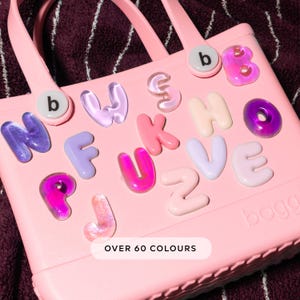 Dijes de EVA con letras de burbuja personalizados para bolsas de mano: crea un monograma o nombre en más de 60 colores