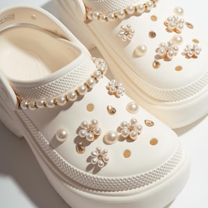 Pearl Flower Bling Shoe Charms Set | Aesthetic Minimal Coquette Shoes Charm Set | Bling Gold Pearls Clog Charm Accessories with Shoe Straps