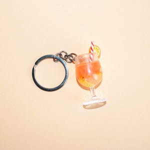 Aperol Spritz Keychain: Summer Cocktail Charm with Orange Slice