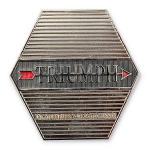 Triumph Club - Grille Badge