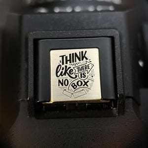 Think Like There Is No Box flitsschoencover en sluiterknop, flitsschoenhoes DSLR, sluiterknop met schroefdraad, cadeau voor camera-eigenaar
