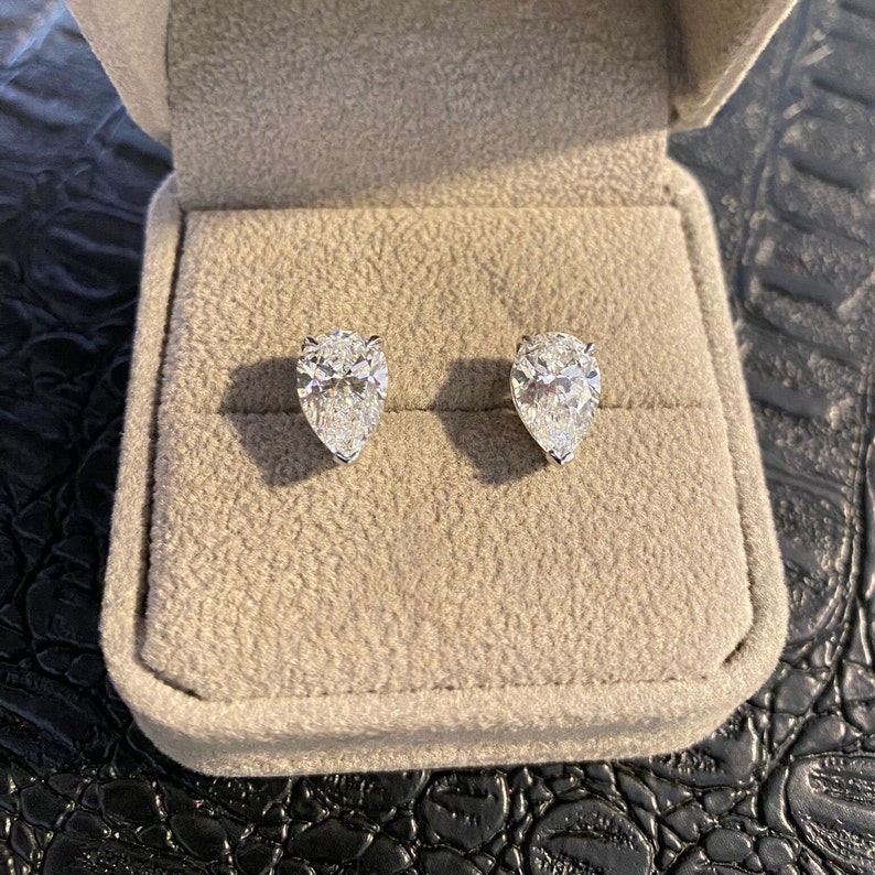 4ct Lab Grown Diamond Pear Studs IGI Certified in 14kt White Gold E VS1 ...