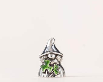 Gnome Holding Shamrock: Shami