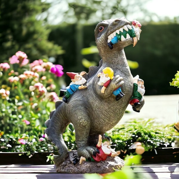 Dinosaure t.rex se nourrissant de gnomes | Dino en colère, ornement de pelouse, statues d'extérieur, décoration de jardin jurassique, jardin féerique, cadeau jardin pour enfants
