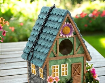 Colorida casa de pájaros de resina / caja nido, caja de cría de aves, comedero de pájaros colgante, casa de pájaros estilo cabaña pintada, decoración de jardín, regalo de jardín