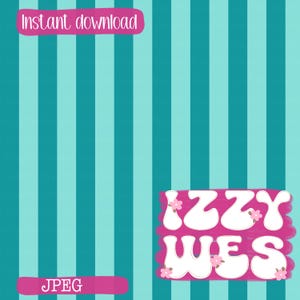 Può includere: Un grafico digitale con strisce verticali in tonalità alternate di verde acqua e azzurro. Una forma rettangolare rosa contiene il testo bianco IZZY WES in grassetto, accentato con piccoli fiori rosa. Appare il testo Instant download e JPEG.