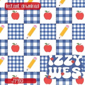 Può includere: Un design digitale con un motivo ripetuto di mele rosse, matite gialle e quadrati a quadretti blu e bianchi. Le parole "Download istantaneo" e "JPEG" sono visualizzate su banner rossi. Viene visualizzato anche il nome "Izzy Wes".