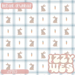 Könnte beinhalten: Ein nahtloses Muster mit braunen Hasen und orangefarbenen Karotten auf einem blau-weiß karierten Hintergrund. Der Text "IZZY WES" befindet sich in der unteren rechten Ecke des Bildes.