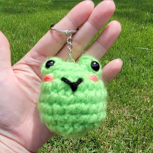 Chaveiro de sapo de crochê