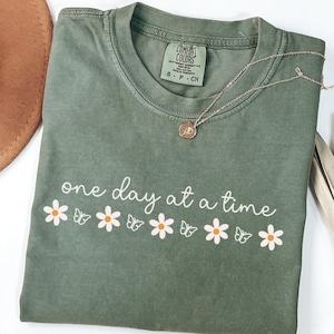 Camiseta "Un día a la vez" (PNG), Conciencia de la salud mental (PNG), Svg inspirador, Citas motivacionales, Regalo para ella, Terapia (PNG)