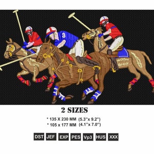 Puede incluir: Un diseño de bordado con tres jugadores de polo a caballo, con detalles en rojo, blanco y azul. El diseño está disponible en dos tamaños: 13,5 cm × 23 cm y 10,5 cm × 17,7 cm. El diseño está disponible en los siguientes formatos: DST, JEF, EXP, PES, Vp3, HUS y XXX.