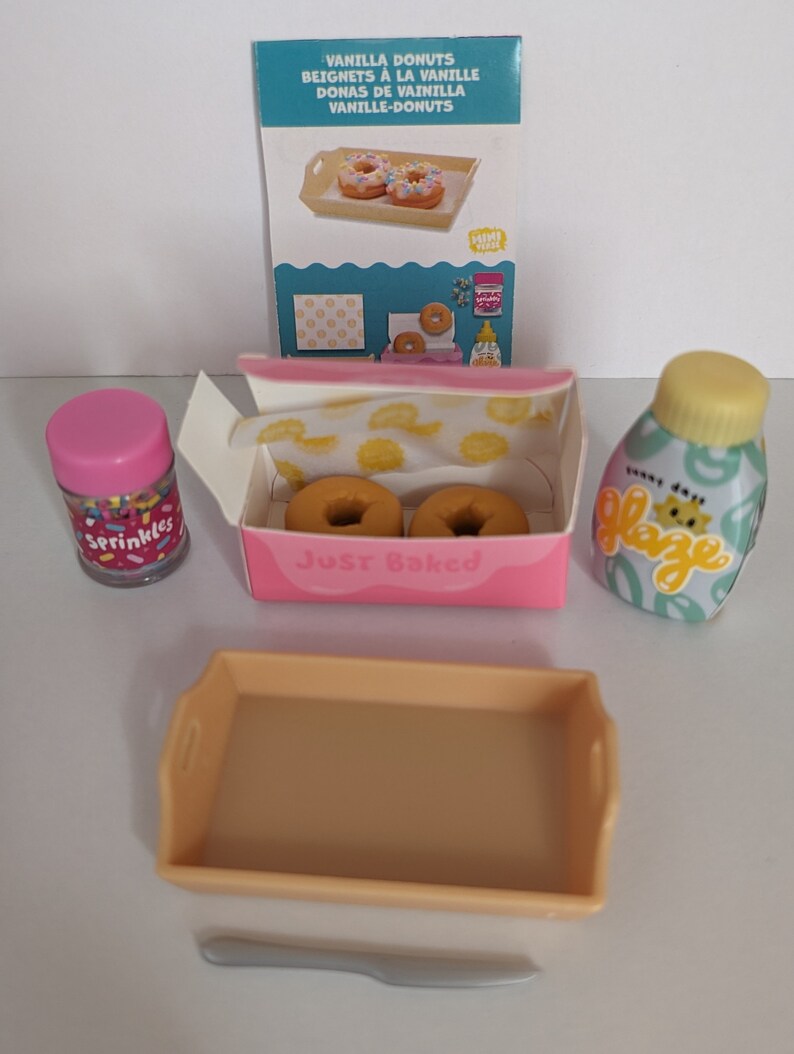 MGA Miniverse Make It Mini Cafe Series 1 Vanilla Donuts image 1