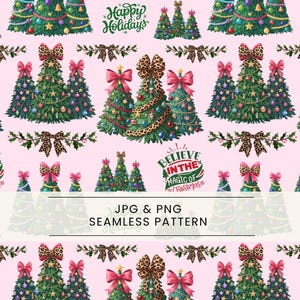 Puede incluir: Patrón sin costuras con árboles de Navidad con lazos rosas, detalles de estampado de leopardo y adornos sobre un fondo rosa. Las palabras "Happy Holidays" y "Believe in the Magic of Christmas" también están incluidas en el diseño.