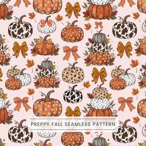 Puede incluir: Un patrón continuo sobre un fondo rosa claro que muestra varias calabazas con diseños de lunares, leopardo y manchas de vaca, intercaladas con lazos naranjas y hojas de otoño. El texto PREPPY FALL SEAMLESS PATTERN está centrado en un recuadro blanco.