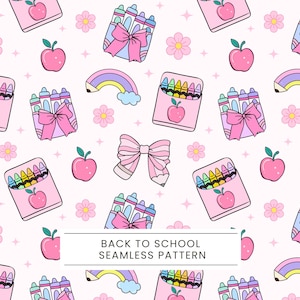 Puede incluir: Un patrón sin costuras con ilustraciones escolares. Manzanas rosas, cajas de lápices de colores, lazos, arcoíris y flores se distribuyen sobre un fondo rosa claro. El texto "BACK TO SCHOOL SEAMLESS PATTERN" se muestra en un rectángulo blanco.