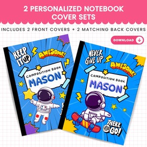 Puede incluir: Dos juegos de portadas de cuaderno personalizadas con fondo azul estilo cómic, estrellas y rayos amarillos. Las portadas muestran un astronauta, el nombre MASON y el texto KEEP IT UP, AWESOME, NEVER GIVE UP y THERE YOU GO.