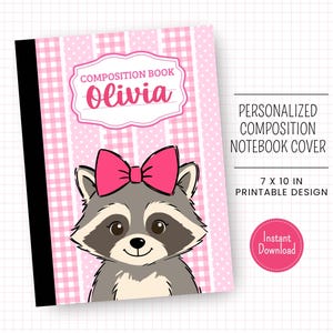 Puede incluir: Una portada de cuaderno con un patrón de cuadros vichy y lunares en rosa y blanco. El diseño incluye una etiqueta blanca con el texto COMPOSITION BOOK Olivia y un mapache de dibujos animados con un lazo rosa brillante. 17,78 x 25,4 cm.