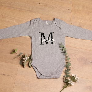 Personalisierter Babybody mit Namen / Geschenk zur Geburt, Babyparty, Taufe, zum Geburtstag Bild 2