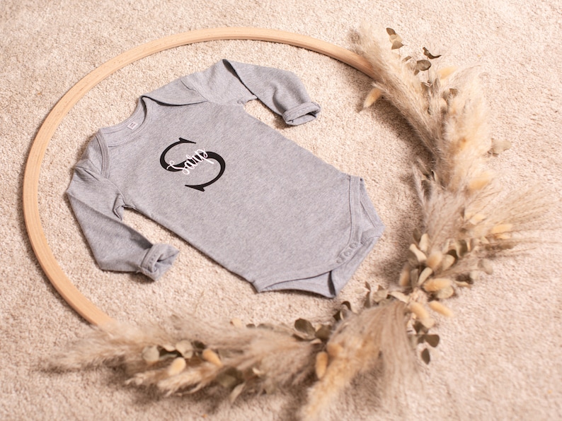 Personalisierter Babybody mit Namen / Geschenk zur Geburt, Babyparty, Taufe, zum Geburtstag Bild 4